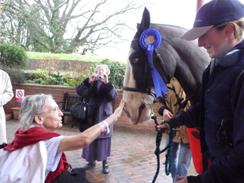 Marcella's friends from the stable brought her horse Blue to the hospice so that Marcella could say goodbye. 